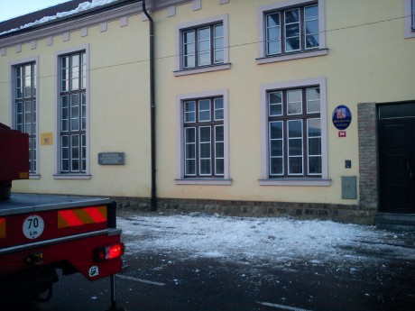 Sněhový a ledový převis na obecním úřadě v Cítolibech (3)