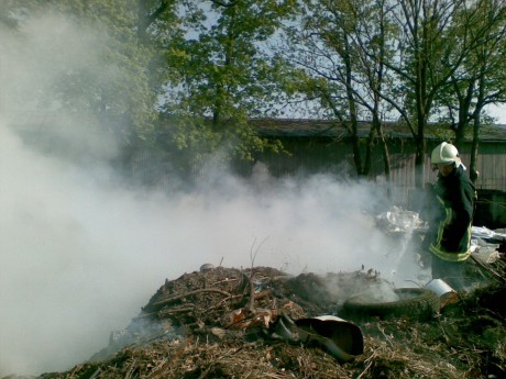 Požár odpadu v Cítolibech (2)
