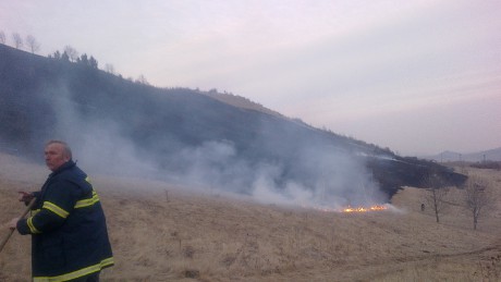 Požár trávy u obce Jablonec 
