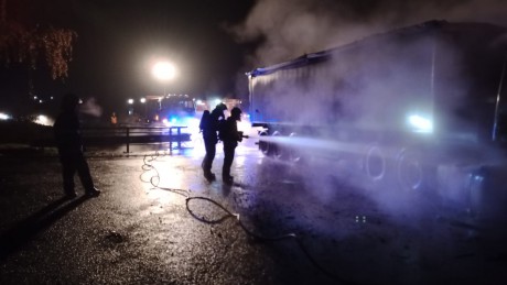 Požár kamionu na silnici I-7 za obcí Chlumčany 13.11 (1)