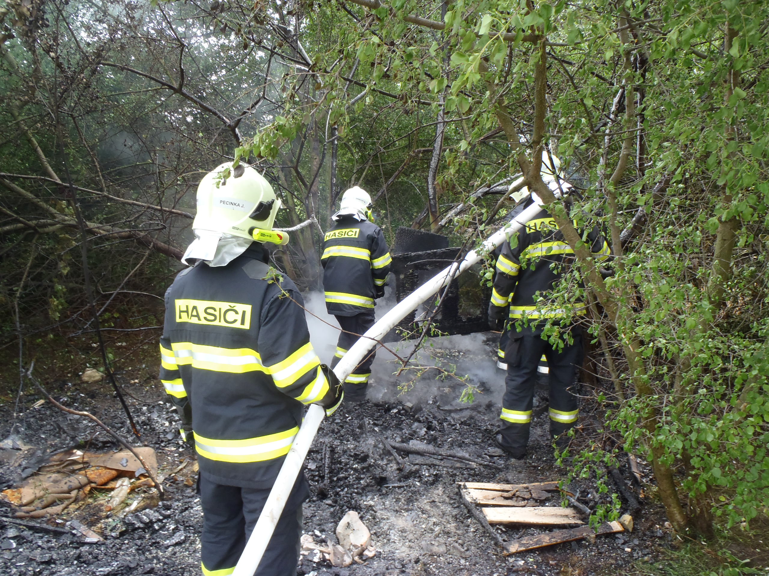 Požár přístřešku bezdomovců - Ln Na Horizontu 5.6.2012 (4)