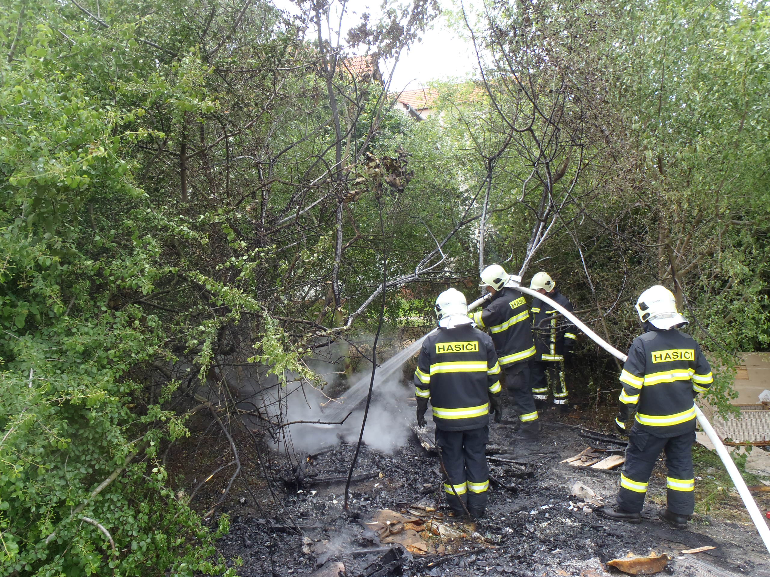 Požár přístřešku bezdomovců - Ln Na Horizontu 5.6.2012 (6)