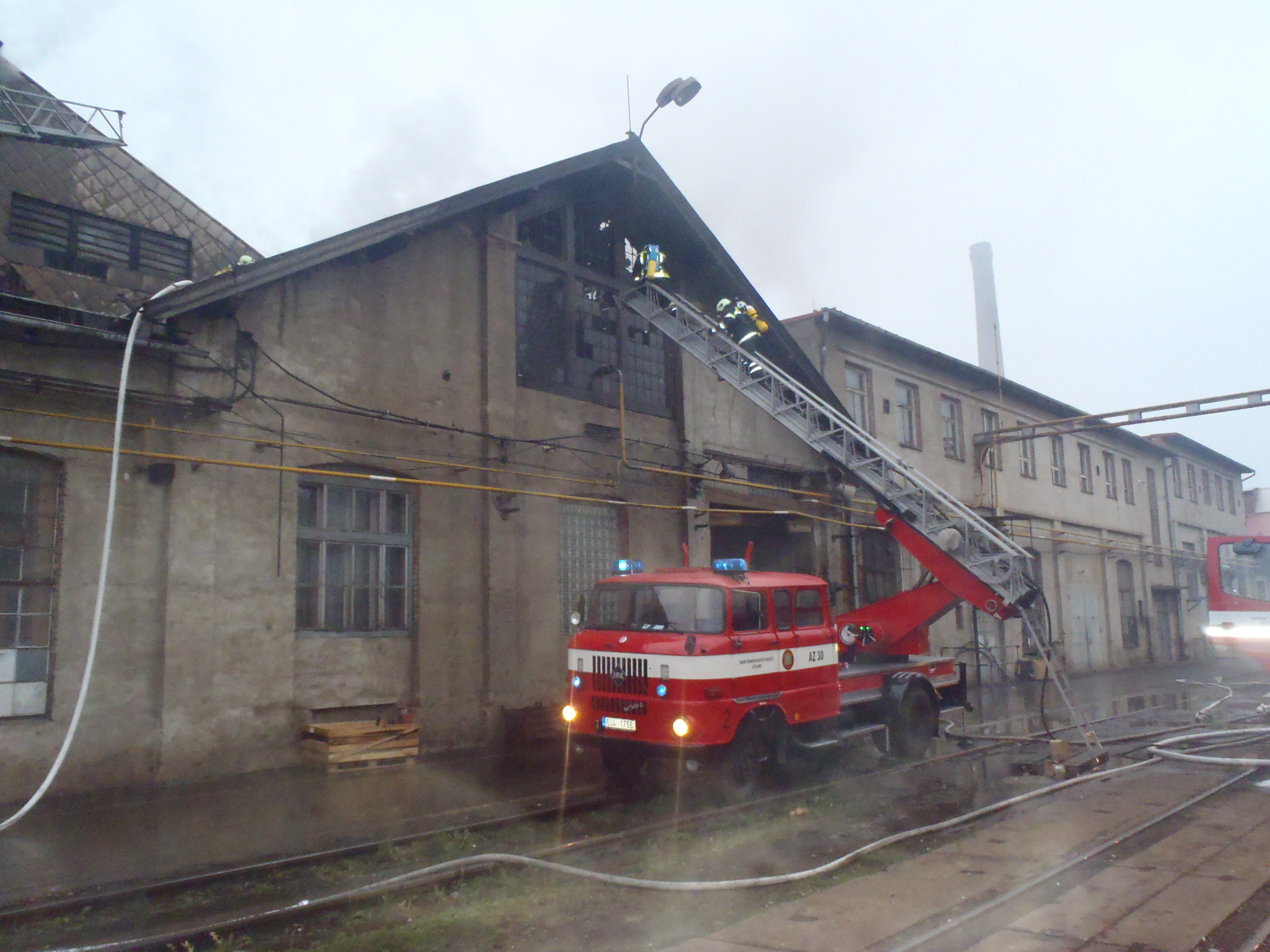 Požár průmyslového objektu Legios 21.11 (1)