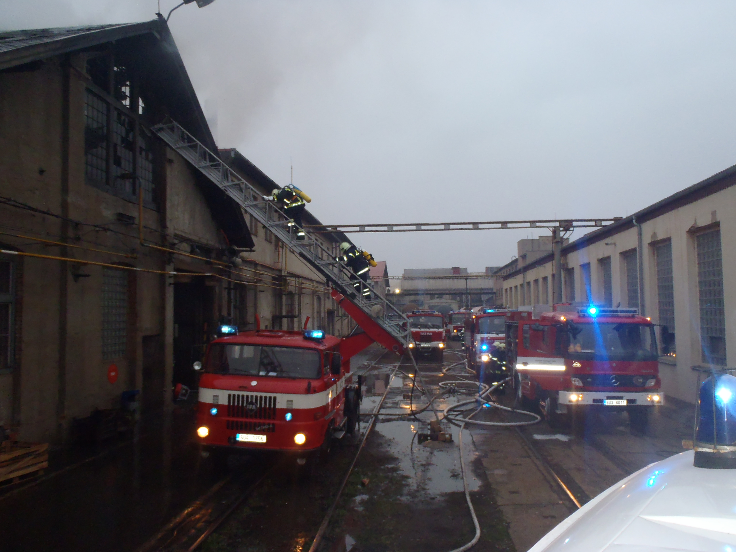 Požár průmyslového objektu Legios 21.11 (2)