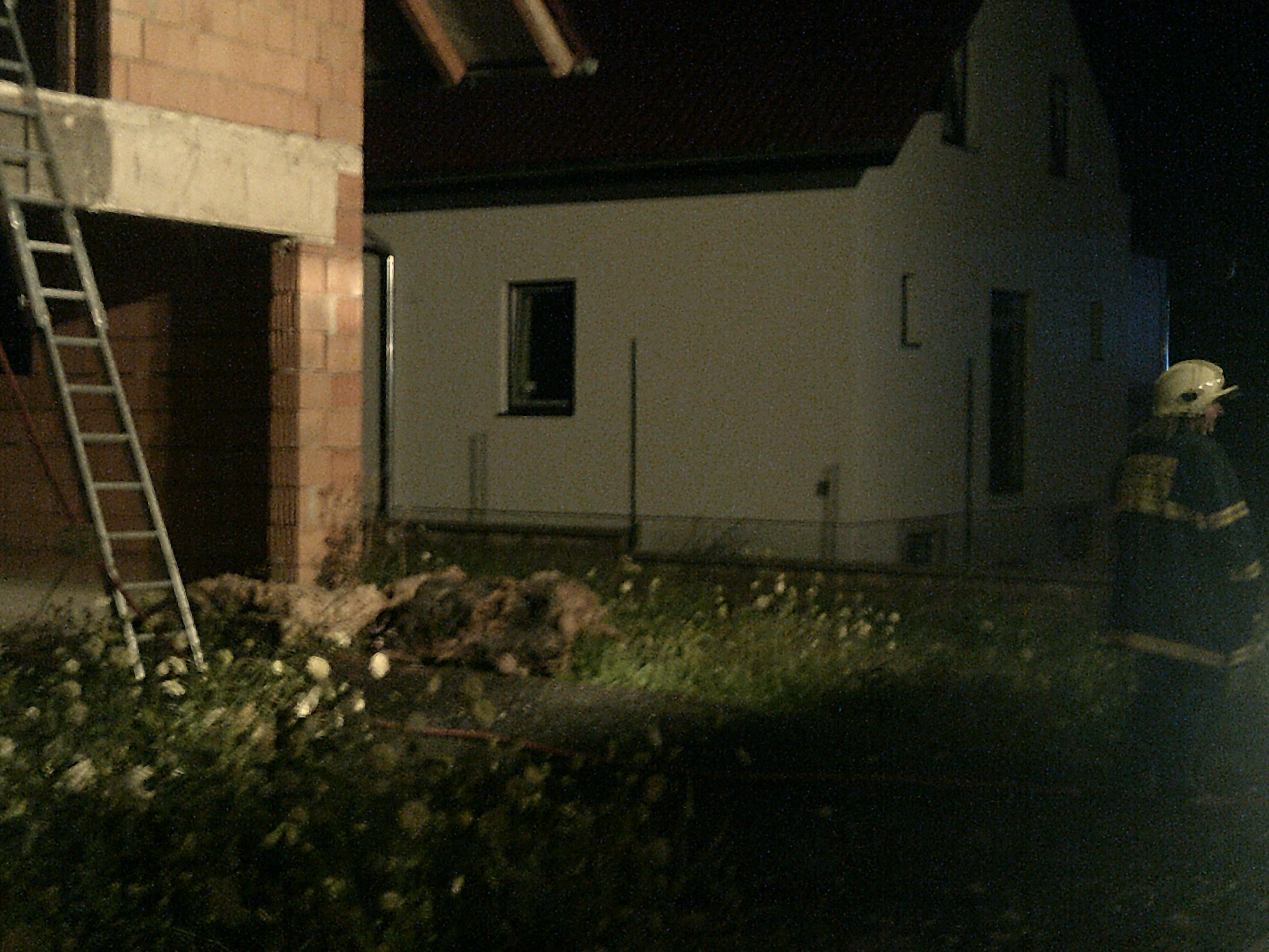Požár střechy RD Louny 25.7.2014