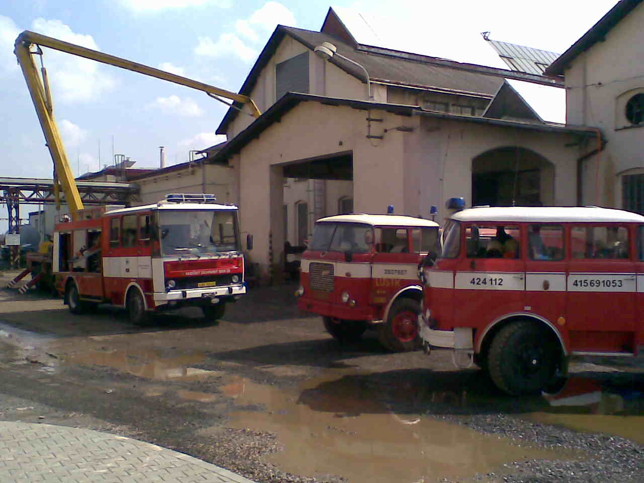 Požár střechy na kotlárně v Lostru - Louny (16).jpg